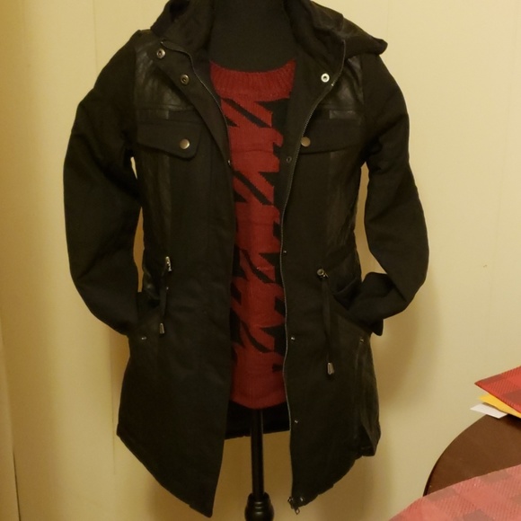 Black hooded Quilted Utility Jacket. Size Small - Picture 6 of 7